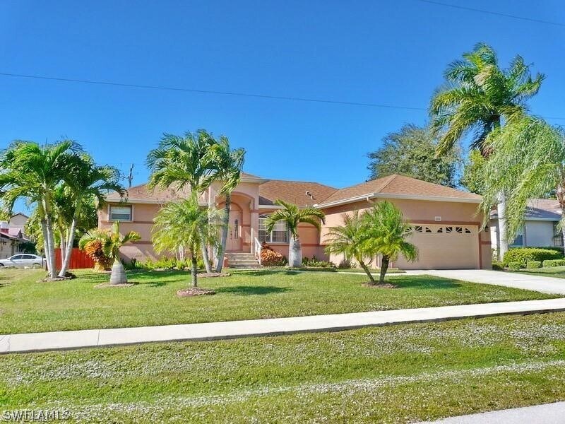 Primary Photo - 264 Castaways St