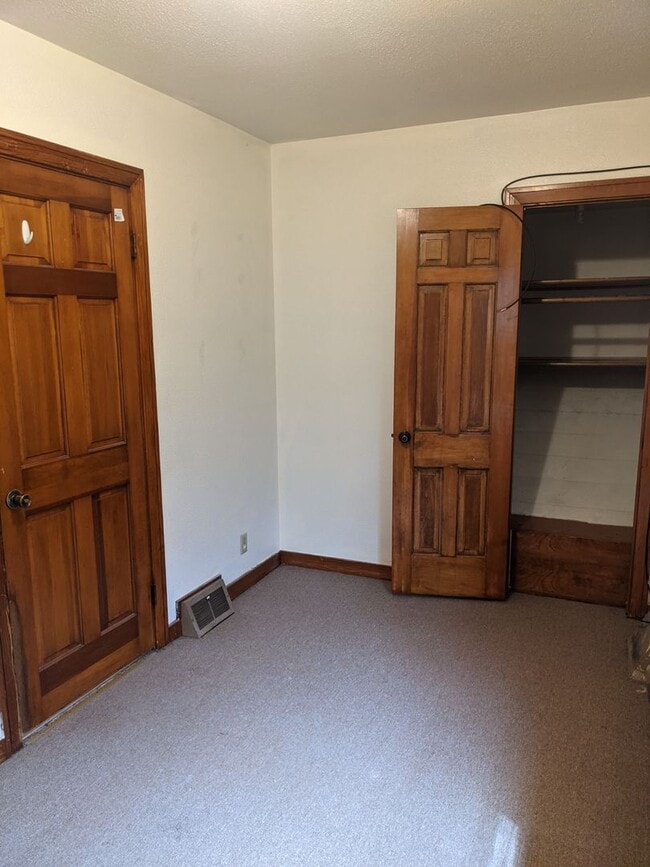 Building Photo - Cute 1 bedroom house! Located near Ta Ha Zouka Park!  Bonita casa de 1 dormitorio. ¡Ubicada cerca...