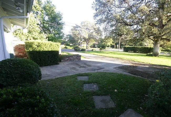 Building Photo - Country Living - Home on One Acre - Cotton...