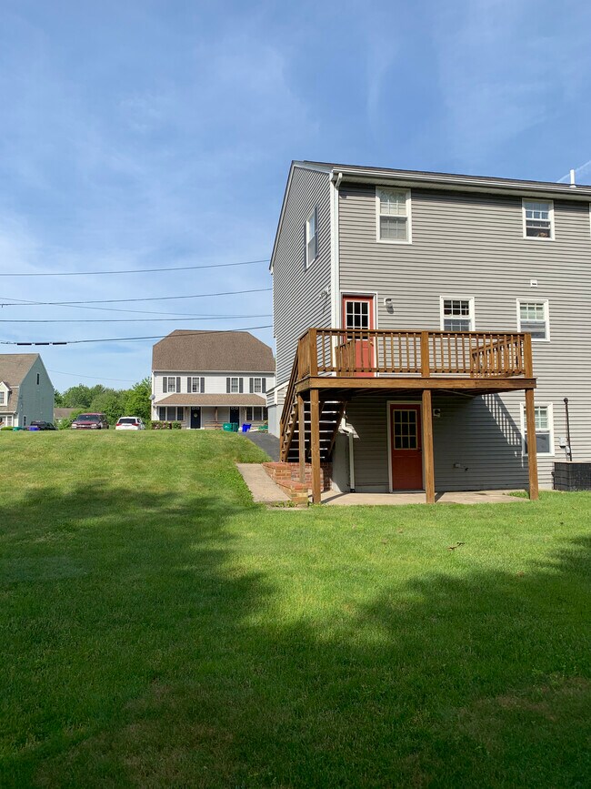 Building Photo - 18 Ice Pond Rd
