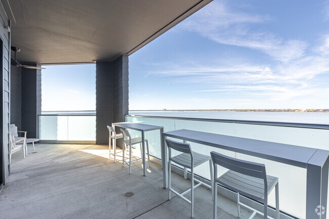 Building Photo - The View at Sapphire Bay