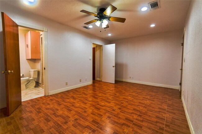 Foto del edificio - 10518 Hazelhurst Dr