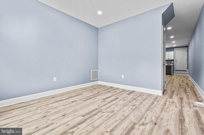Building Photo - 818 N Rose St
