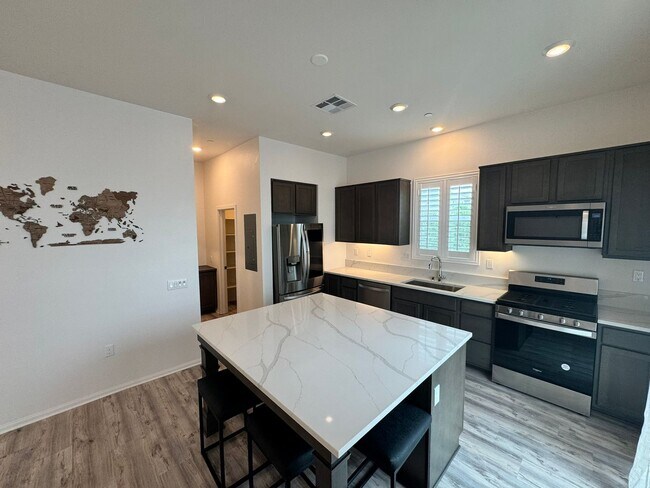 Foto del edificio - Modern 2 Bedroom, 2.5 Bathroom Condo in Pr...