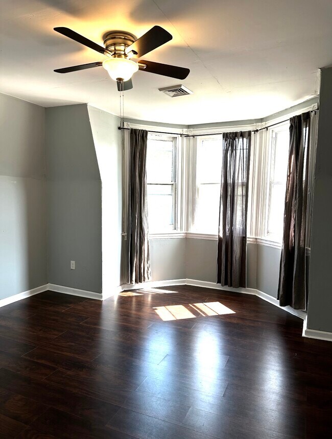 Dormitorio delantero - 4909 Cedar Ave