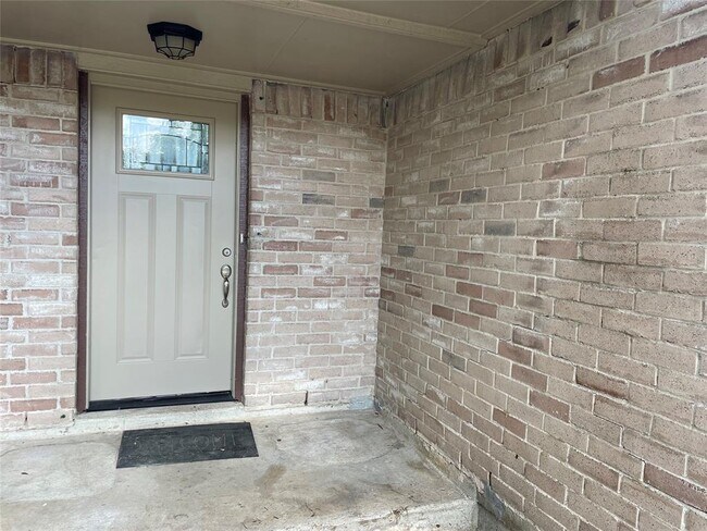 Building Photo - 9514 Homeland Dr