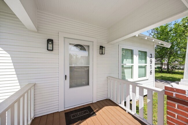 Building Photo - 3916 Kennon St