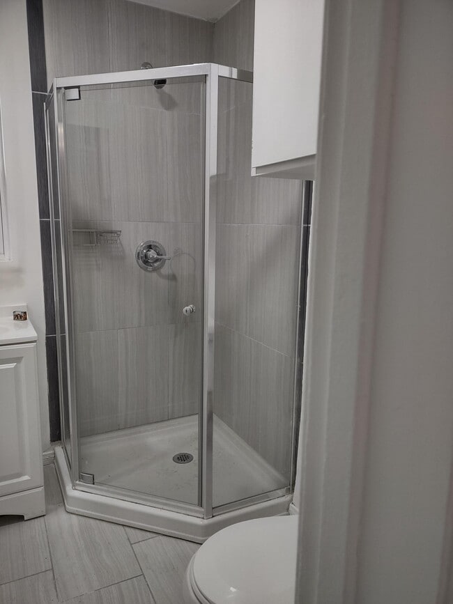 Building Photo - 206 N Florence St