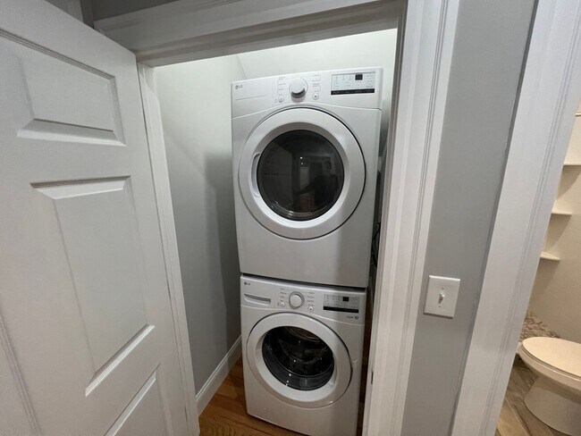 Building Photo - Harvard/Inman Square, High-End Finishes, I...