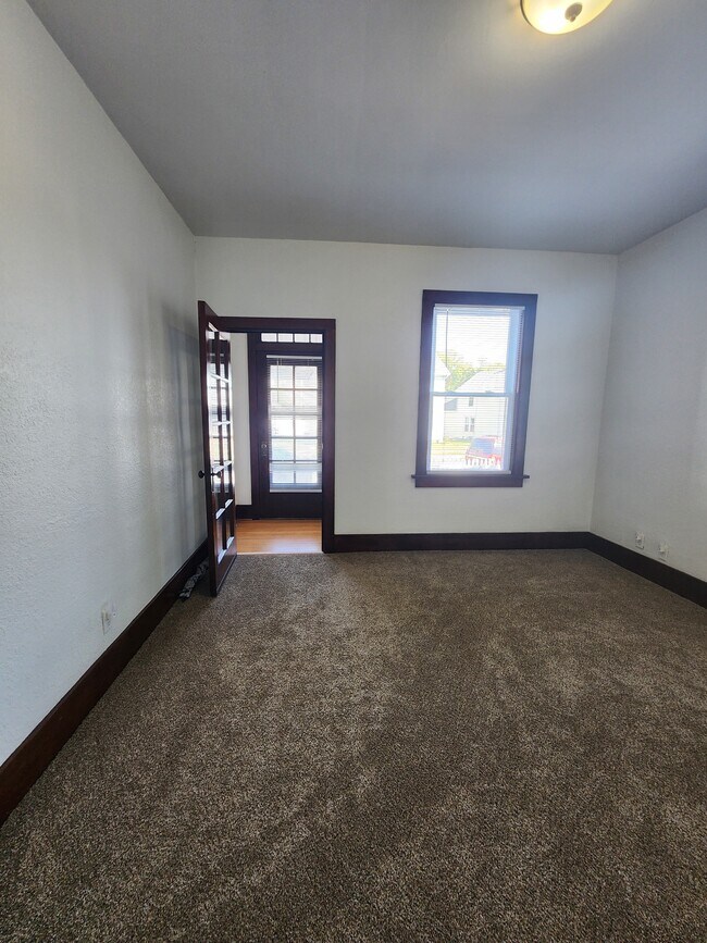 Foto del edificio - 2407 Windsor Ave