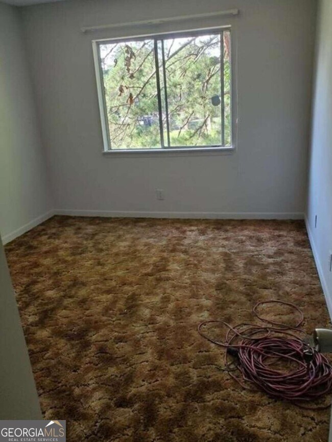 Building Photo - 1315 Camelot Dr
