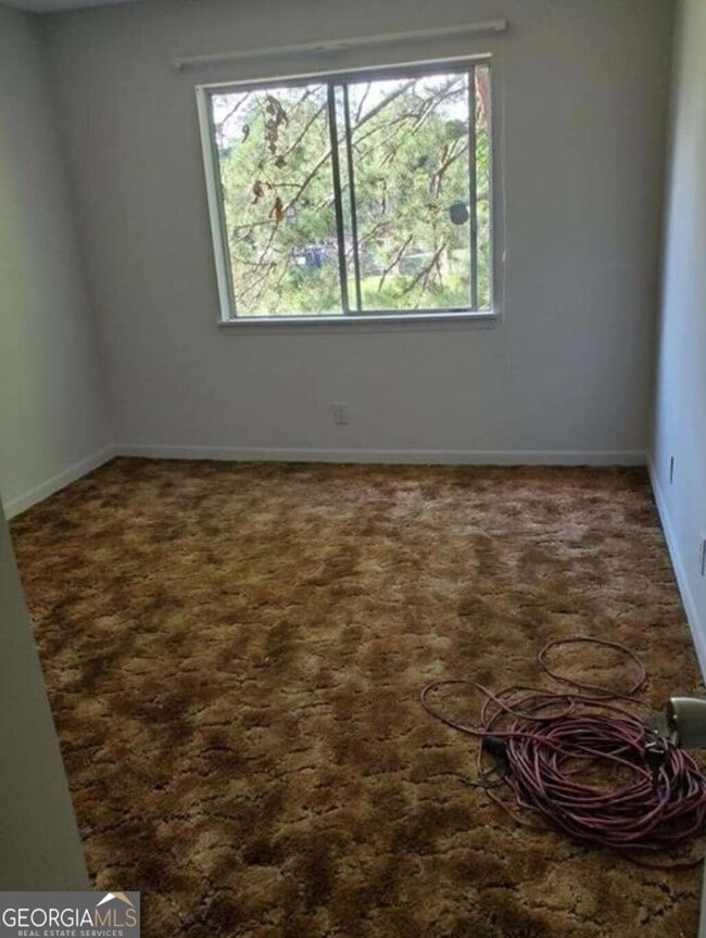 Foto del edificio - 1315 Camelot Dr