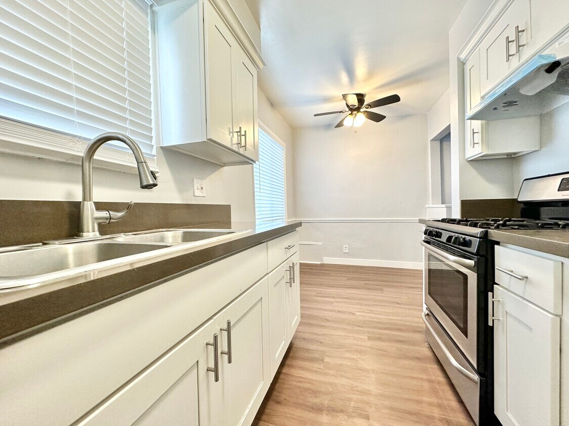 Foto principal - 730 Crenshaw Blvd