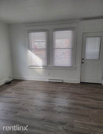 Building Photo - 2 br, 1 bath Townhome - 142 W King St
