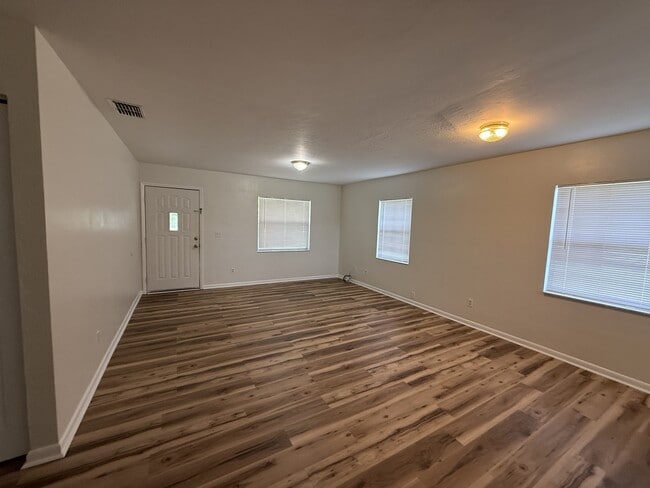 Building Photo - 510 NW 12th Dr