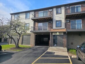 Building Photo - 412 E Bailey Rd
