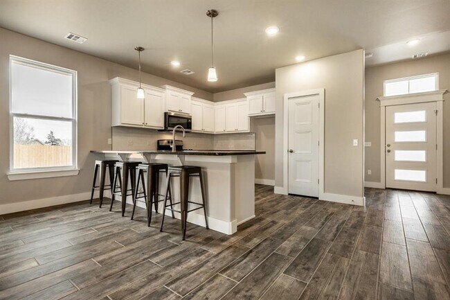 Foto del edificio - 2541 Fallview Dr