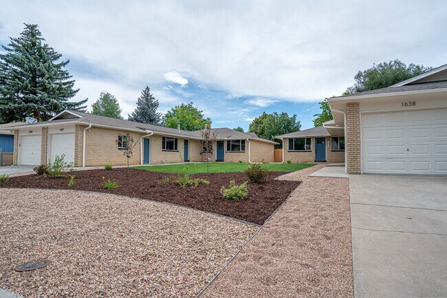 Foto del edificio - Charming Fully Remodeled 2 Bedroom, 1 Bath Duplex