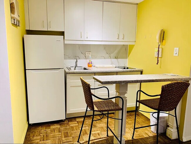 Foto del edificio - 150 W 51st St