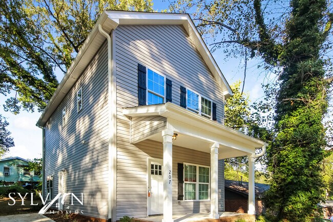 Foto del edificio - This 3BR, 2.5 BA home is ready for new res...