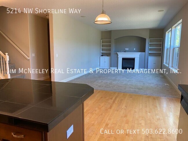 Foto del edificio - Spacious + Beautifully Maintained Home on ...