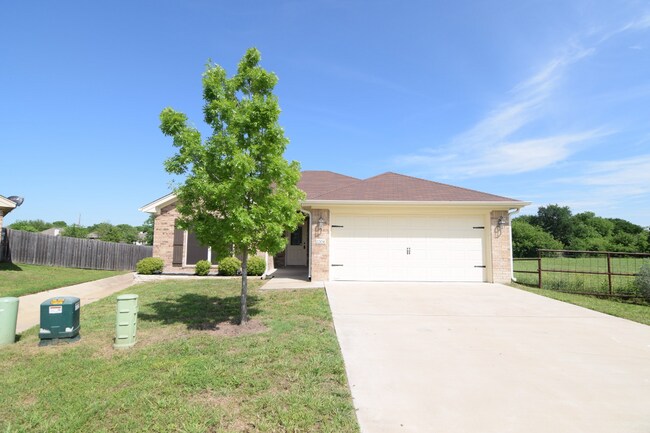 Building Photo - 1204 Redstone Dr