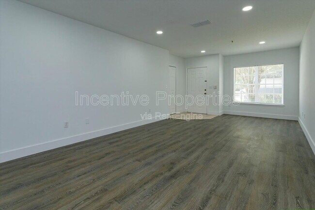 Building Photo - 4352 S Kirkman Rd