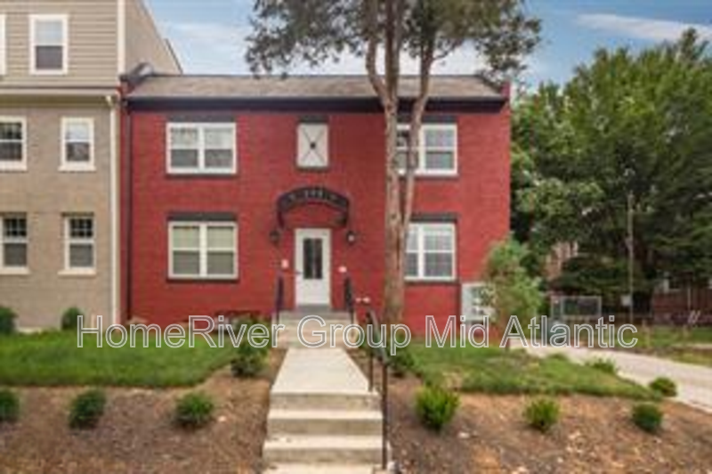 Primary Photo - 222 20th St NE