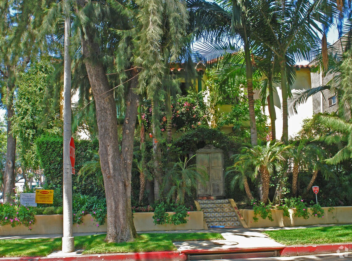 Foto del edificio - 9027 Alden Dr