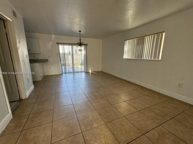 Foto del edificio - 915 SE 13th Rd