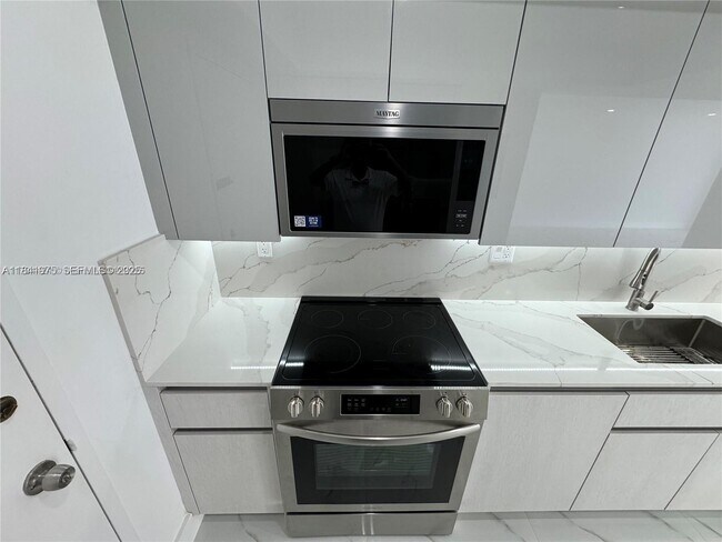 Foto del edificio - 18031 Biscayne Blvd