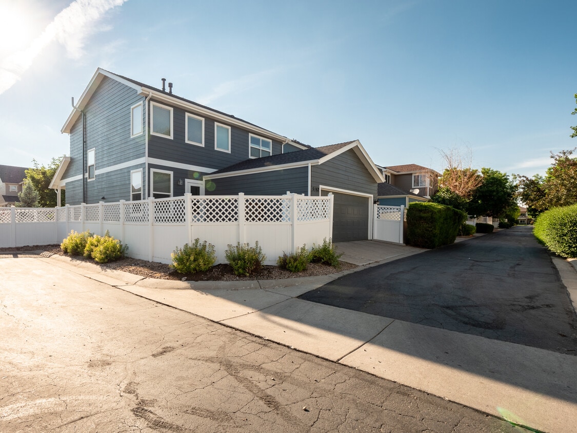 Primary Photo - 5162 Cinquefoil Ln