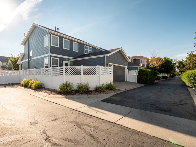 Building Photo - 5162 Cinquefoil Ln