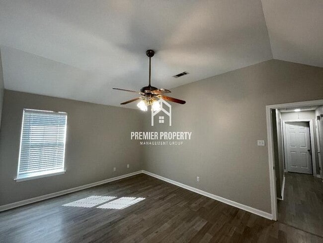 Building Photo - FIRST MONTHS RENT FREE!