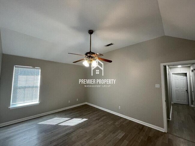 Foto del edificio - FIRST MONTHS RENT FREE!