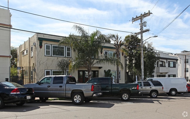 Building Photo - West Ivy