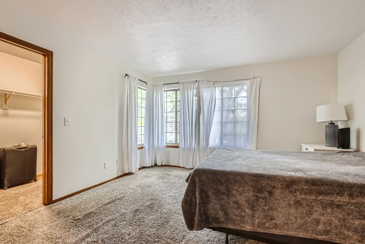 Primary Photo - 2 BED/3 BATH Tri-level Townhome in ARVADA ...