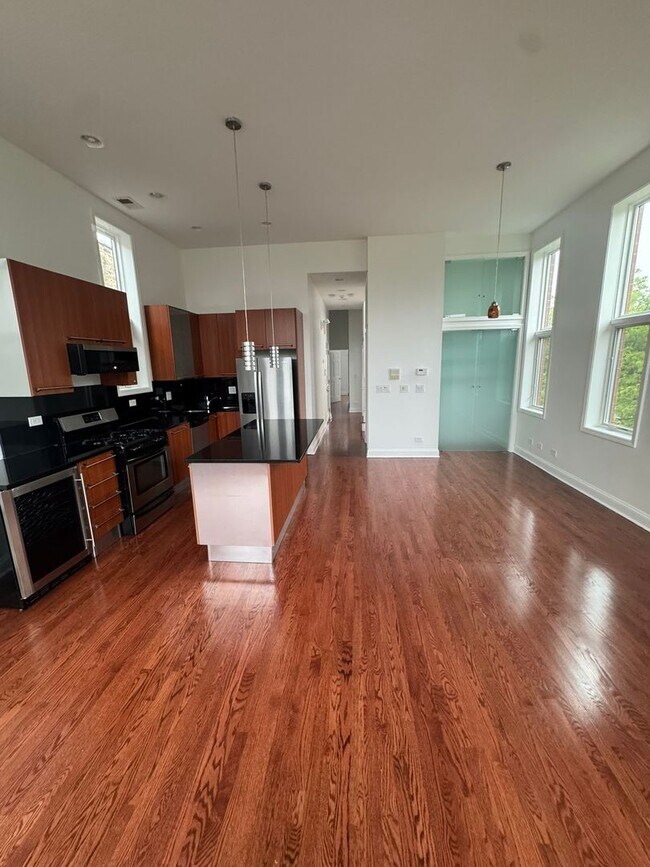 Foto del edificio - 1458 N Artesian Ave