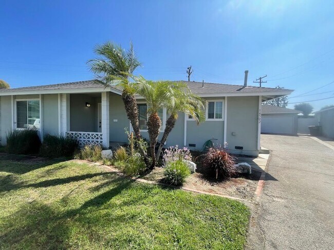 Foto del edificio - BEAUTIFULLY UPDATED 3 BEDROOM 2 BATH HOME ...