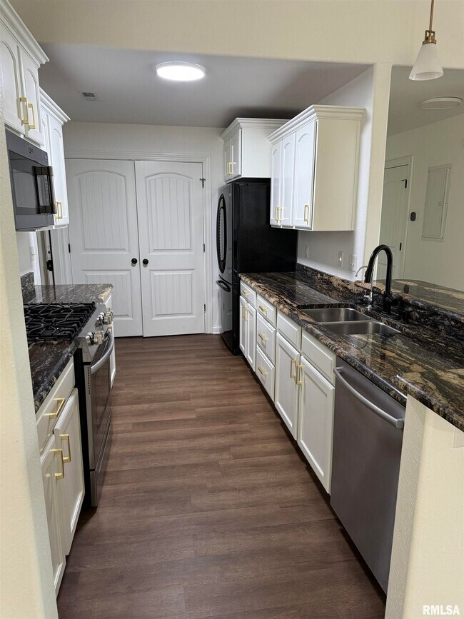 Foto del edificio - 4526 N Thornhill Dr