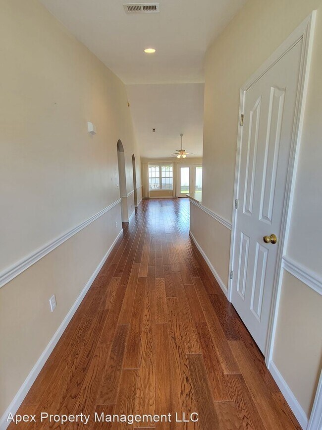 Foto del edificio - 3 br, 2 bath House - 1016 Silver Creek Lane
