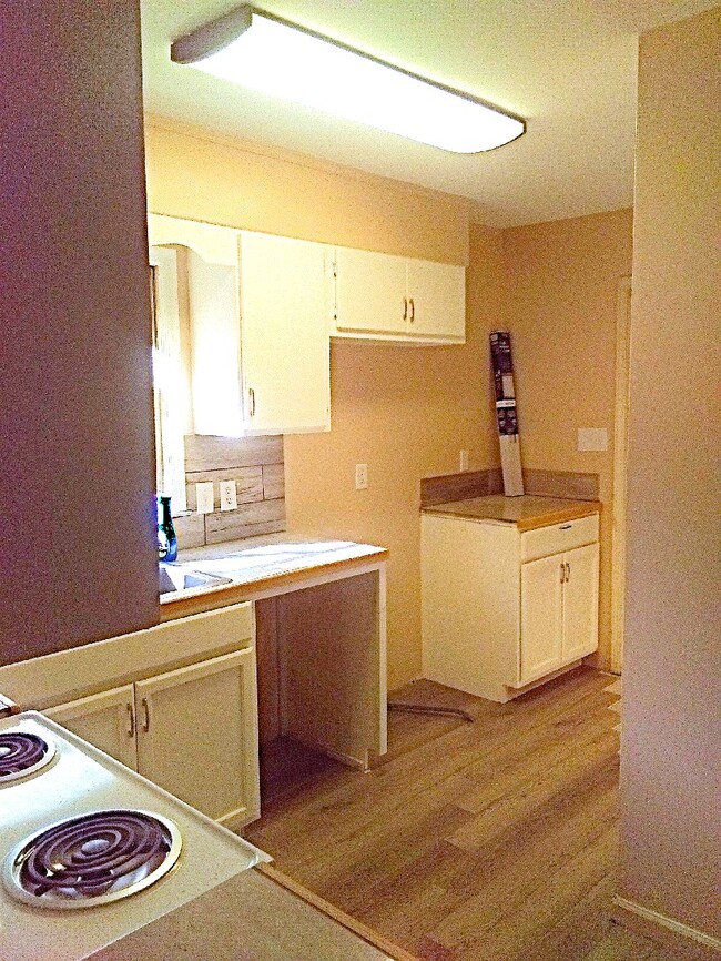 Building Photo - 2031 Redwood Cir