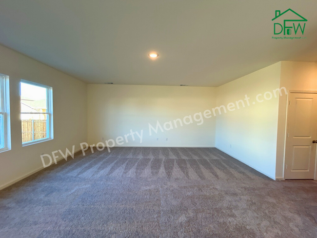 Building Photo - Spacious 5-Bedroom Home with Modern Upgrad...