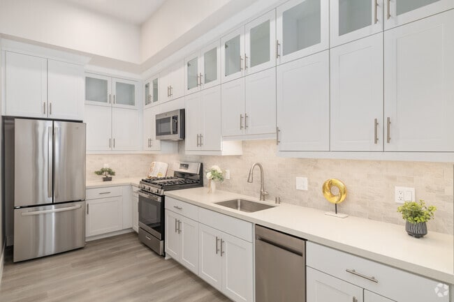 2BR, 2BA - 797SF - Kitchen - Asano on Ivy