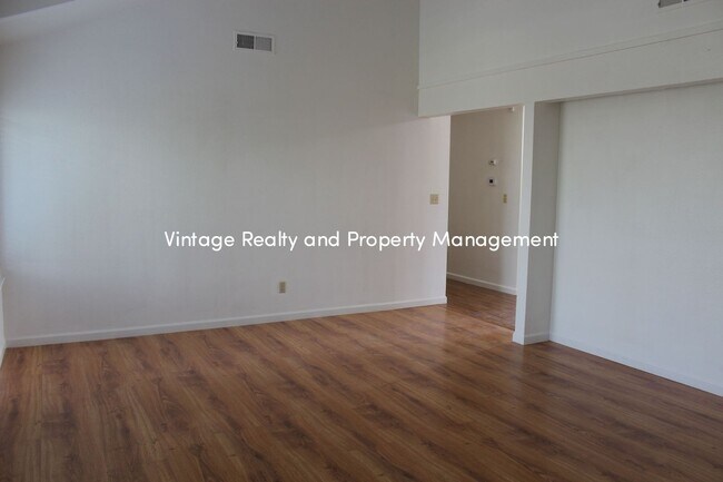 Foto del edificio - Available Soon! Recently Updated Very Nice...
