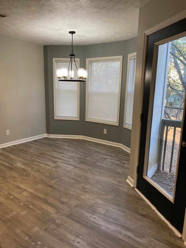 Building Photo - 6813 Willowbrook Dr