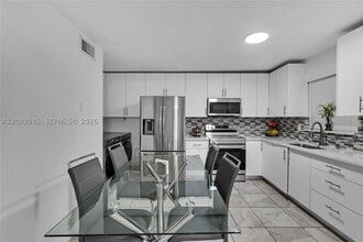 Building Photo - 329 W 68th St