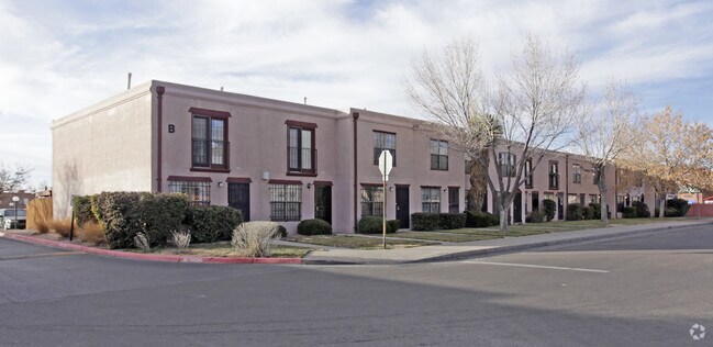 Foto principal - 3301 Monroe St NE