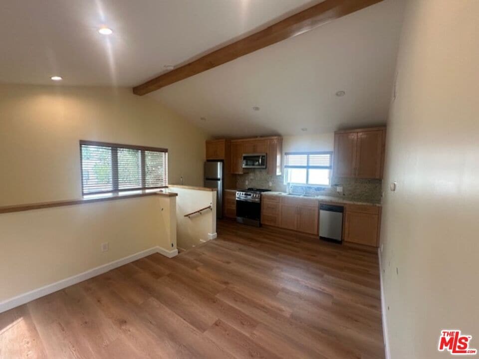 Foto principal - 10627 Esther Ave