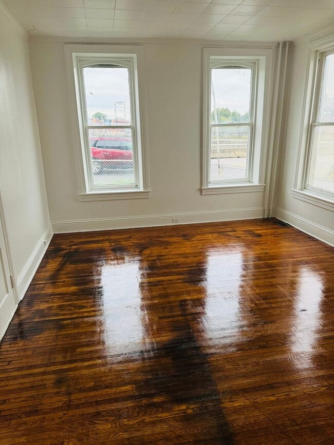 Building Photo - Available Now! 1/2 Off 2nd Month's Rent!!!